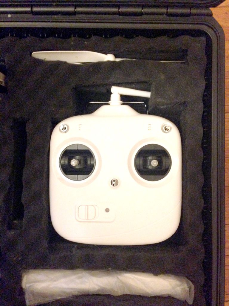 Case right showing two propeller areas and the radio. Note that the radio should really be the other way round with the antenna towards the front - as it is now it looks natural but when you close the case and lift it the antenna is pointed downwards. This has the effect of pushing it into the foam between it and the propellers and lifting the foam