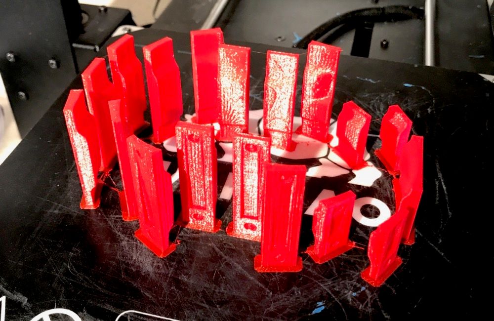 The shoulder slats on the build plate with brim